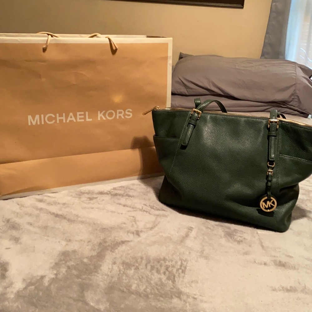 Micheal Kors Green Leather purse